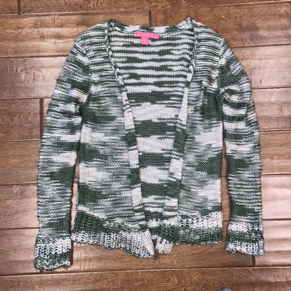 Sweater says sm/med